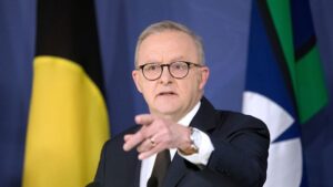 former-labor-mps-demand-royal-commission-on-antisemitism-after-bondi-attack