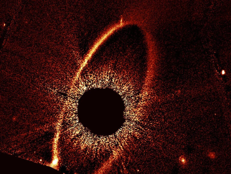 hubble-captures-dramatic-cosmic-collision-around-star-fomalhaut