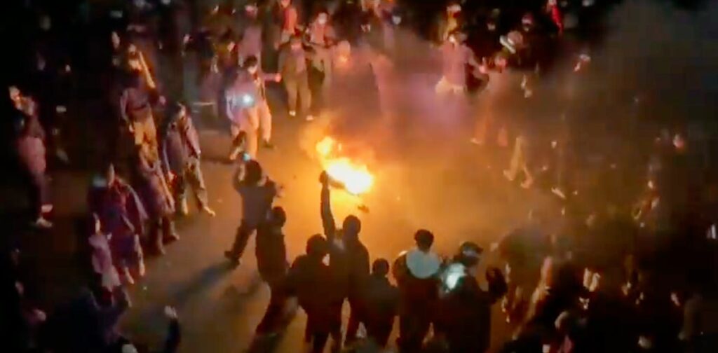 iran-s-internet-shutdown-economic-strain-and-political-risks