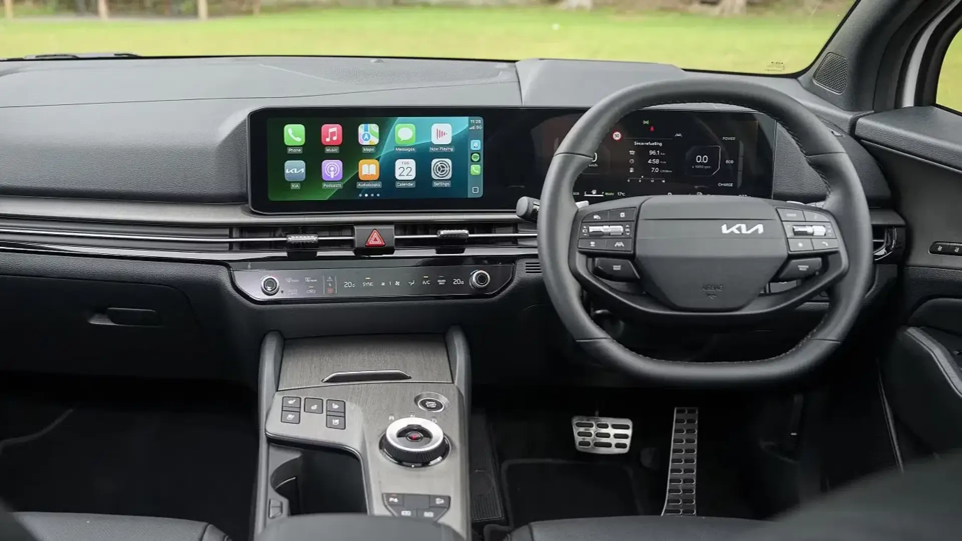 kia-balances-technology-and-safety-with-physical-buttons-in-cars
