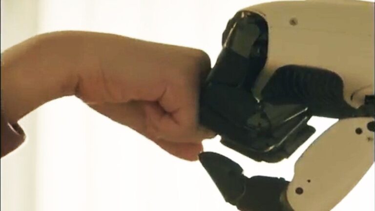 lg-unveils-humanoid-robot-at-ces-2026-a-leap-towards-a-zero-labor-home-