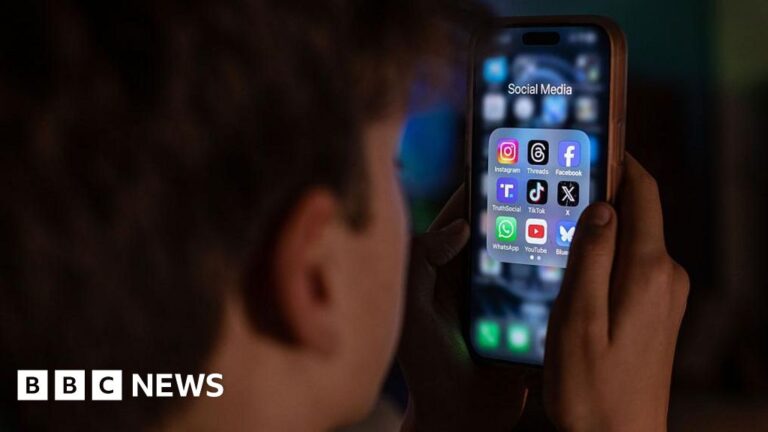 meta-blocks-550-000-accounts-amid-australia-s-social-media-ban-for-minors