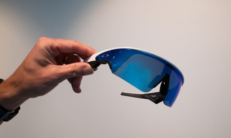 meta-oakley-vanguard-the-smart-glasses-that-surprised-everyone