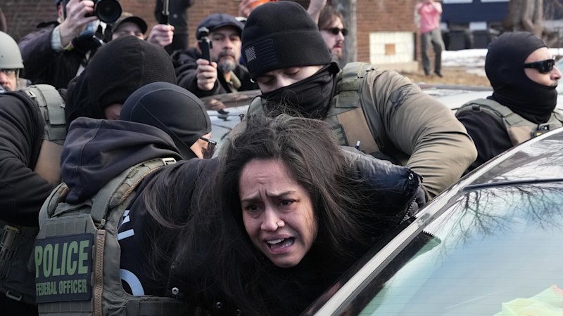 minneapolis-grieves-amid-rising-tensions-over-ice-operations