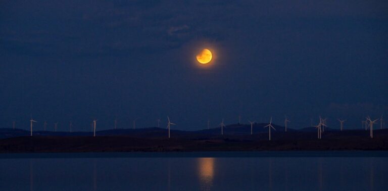 southern-sky-spectacles-in-2026-eclipses-supermoons-and-planetary-alignments