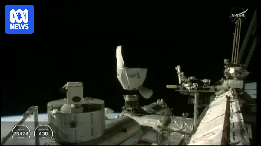 spacex-crew-dragon-returns-to-earth-with-sick-astronaut-aboard