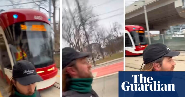 toronto-runner-outpaces-streetcars-highlighting-city-s-transit-woes