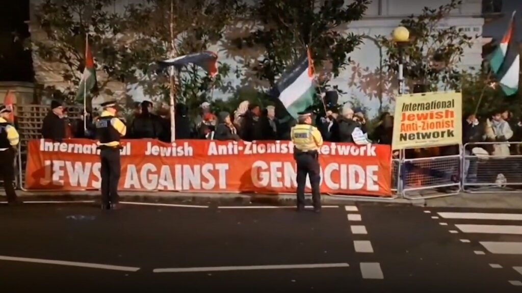 uk-minister-condemns-protests-at-israeli-restaurant-in-notting-hill