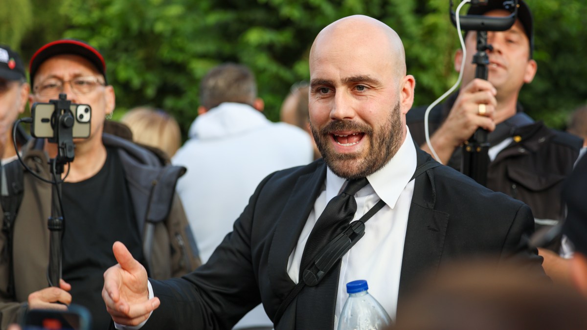 uk-politics-and-cultural-icons-a-week-of-unusual-highlights