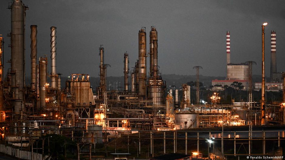 venezuela-opens-oil-sector-to-private-investors-amid-us-pressure