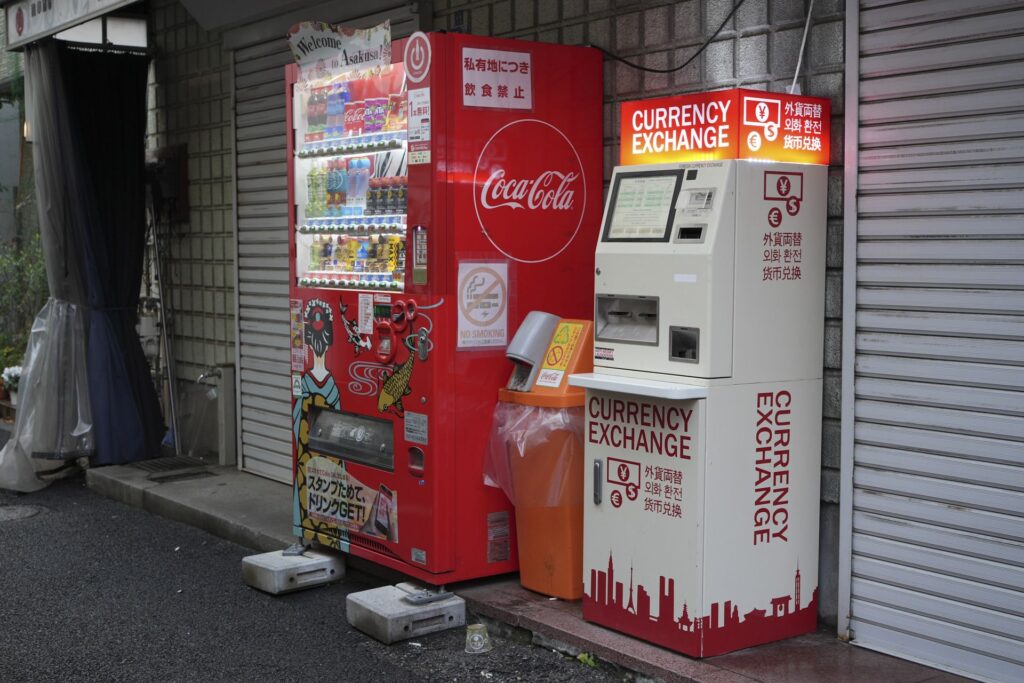ai-model-claude-outperforms-rivals-in-simulated-vending-machine-challenge