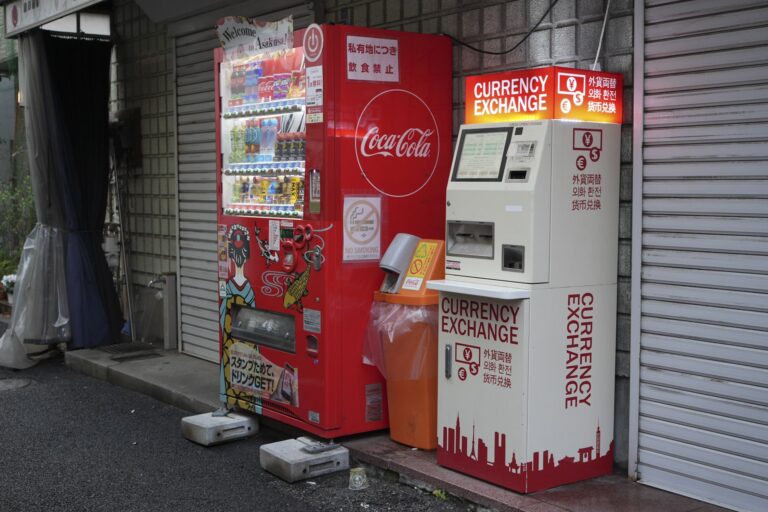 ai-model-claude-outperforms-rivals-in-simulated-vending-machine-challenge