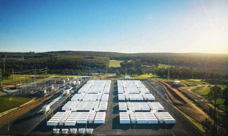 battery-prices-plummet-60-in-two-years-revolutionizing-energy-markets