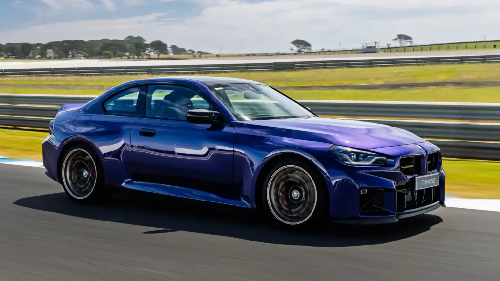 bmw-m2-cs-a-blend-of-power-precision-and-prestige