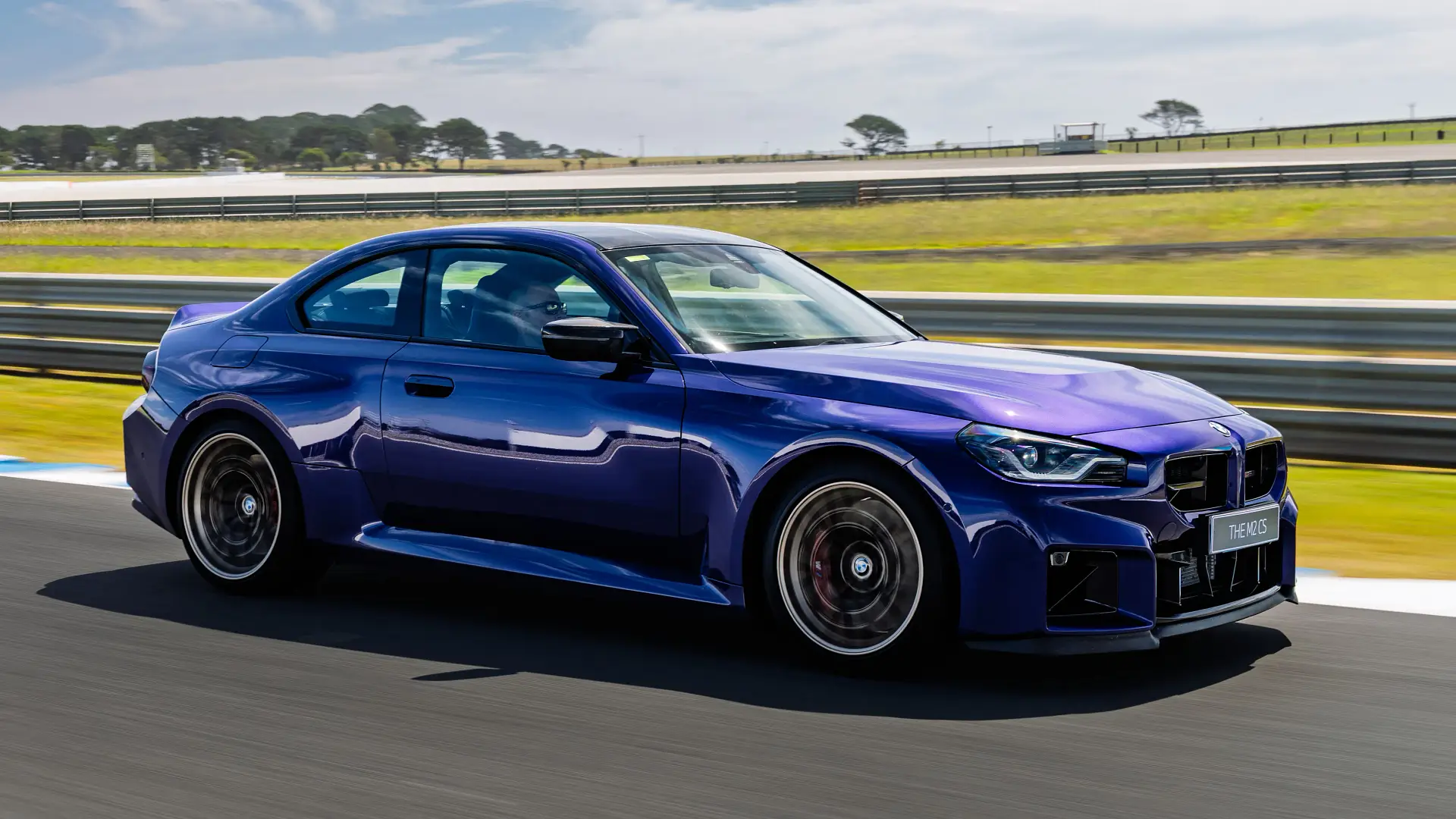 bmw-m2-cs-a-blend-of-power-precision-and-prestige