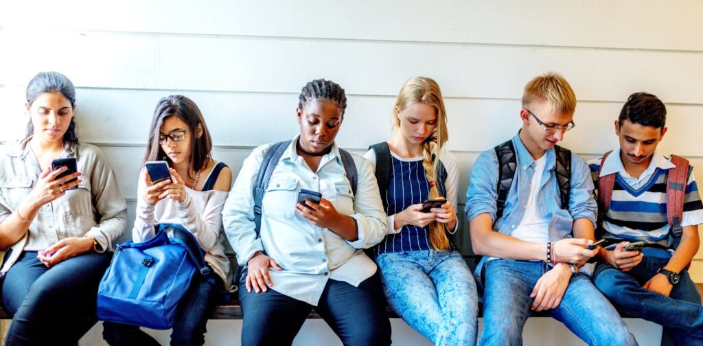 debating-social-media-bans-for-teens-a-complex-issue-beyond-simple-solutions