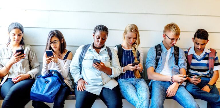 debating-social-media-bans-for-teens-a-complex-issue-beyond-simple-solutions