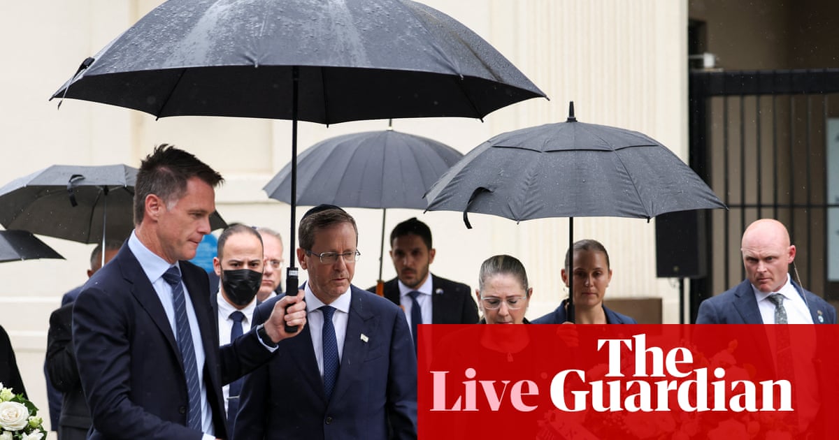 israeli-president-isaac-herzog-honors-bondi-attack-victims-amid-controversy