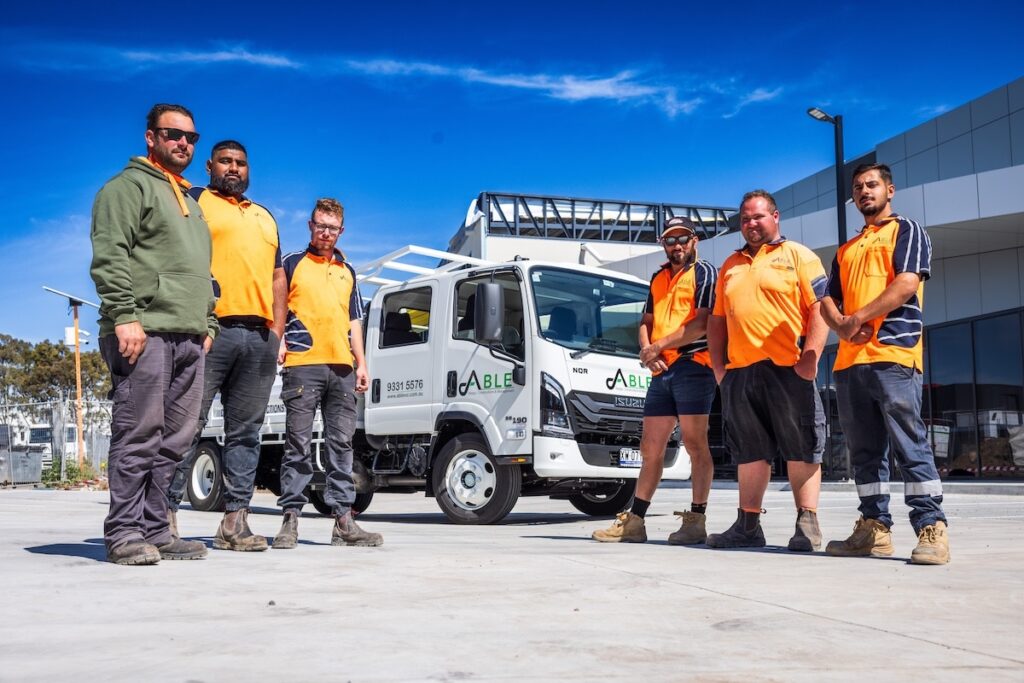 isuzu-australia-celebrates-300-000th-truck-milestone-with-local-business