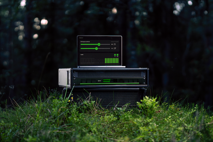 klvr-s-charger-pro-revolutionizes-battery-use-in-pro-av-and-entertainment