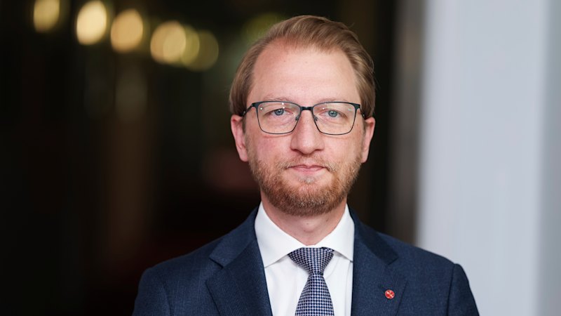 liberal-party-faces-existential-crisis-amidst-internal-turmoil