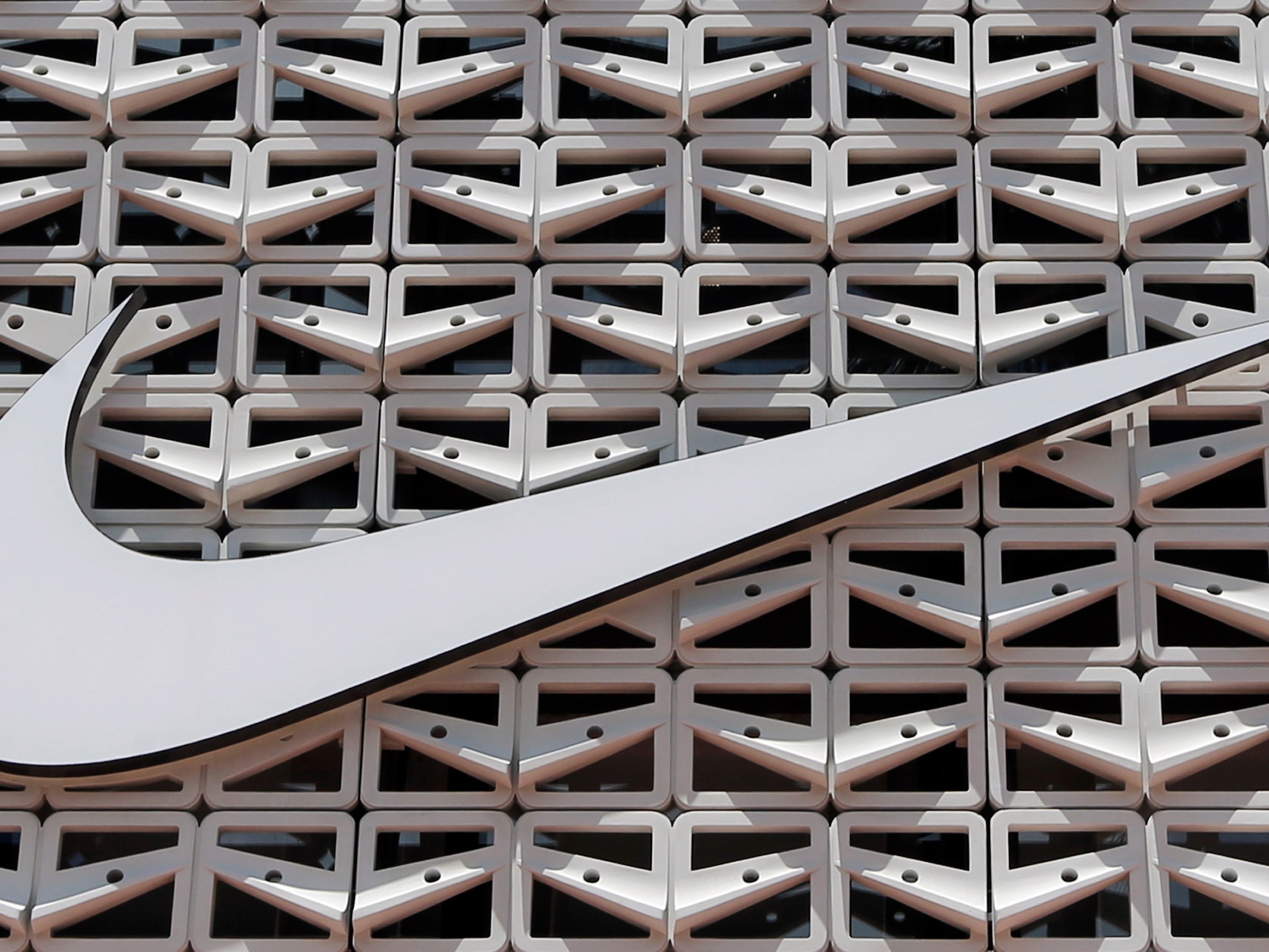 nike-faces-eeoc-investigation-over-alleged-bias-against-white-workers