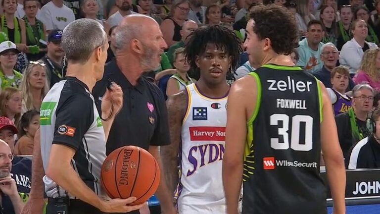 sydney-kings-dominate-in-heated-clash-against-south-east-melbourne-phoenix