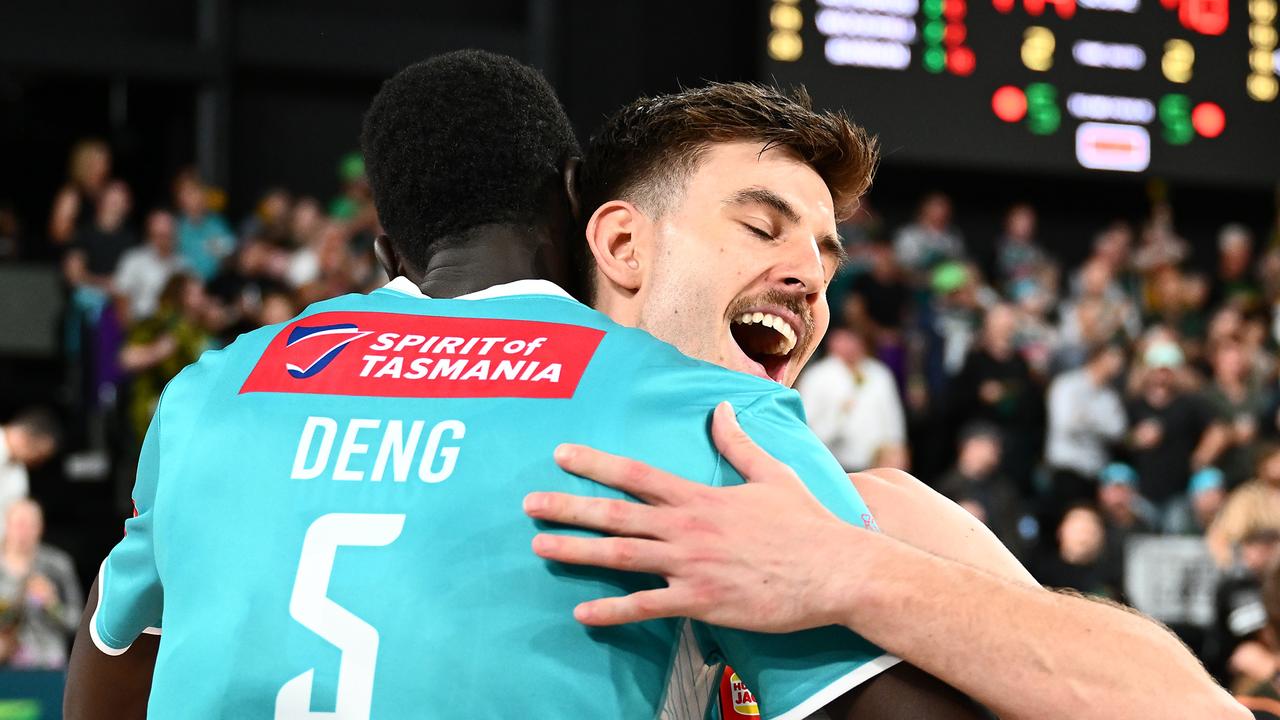 tasmania-jackjumpers-triumph-over-brisbane-bullets-as-nick-marshall-shines