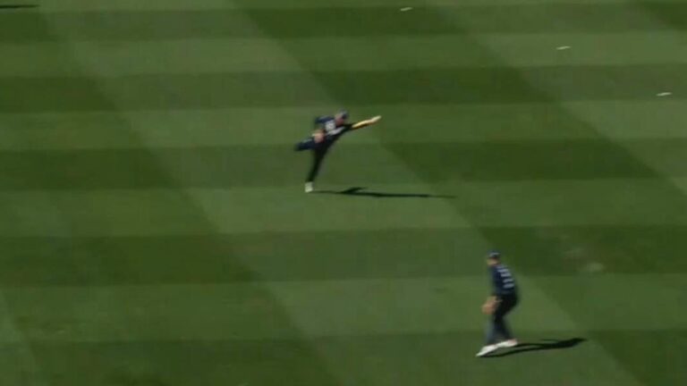 victorian-tom-rogers-stuns-with-spectacular-catch-to-dismiss-marnus-labuschagne
