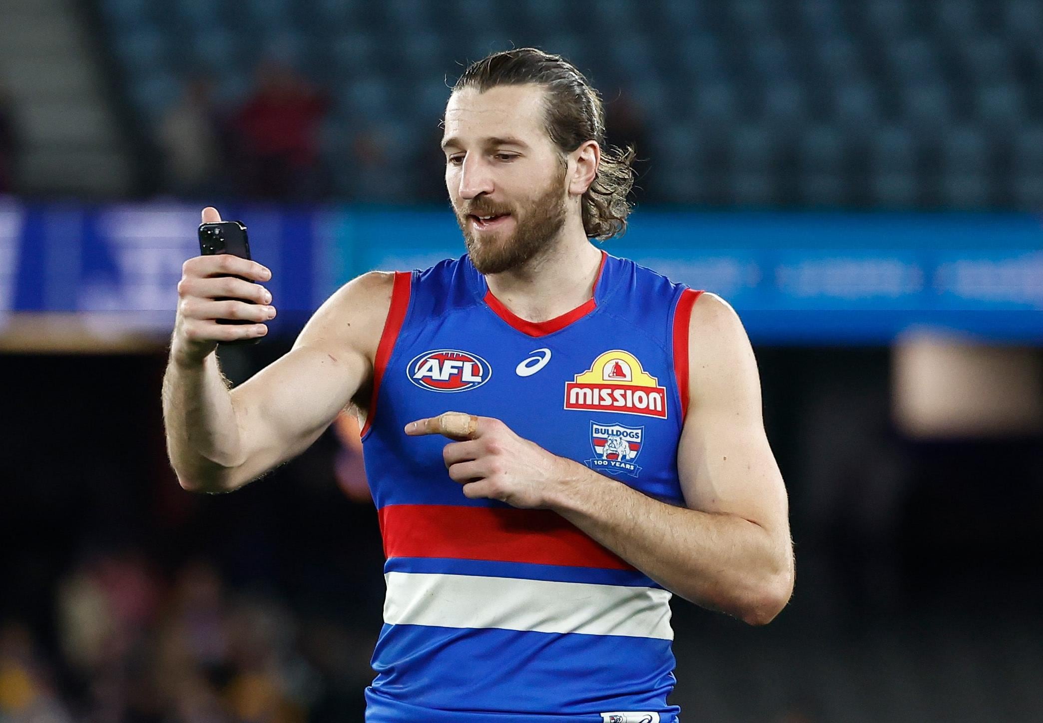 whatsapp-group-revives-victorian-afl-team-spirit-ahead-of-2026-origin-clash