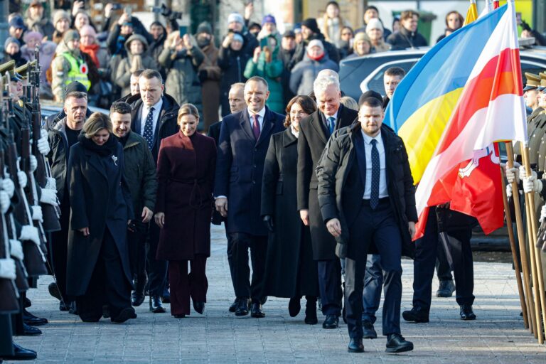 zelensky-criticizes-belarusian-leadership-during-visit-to-lithuania