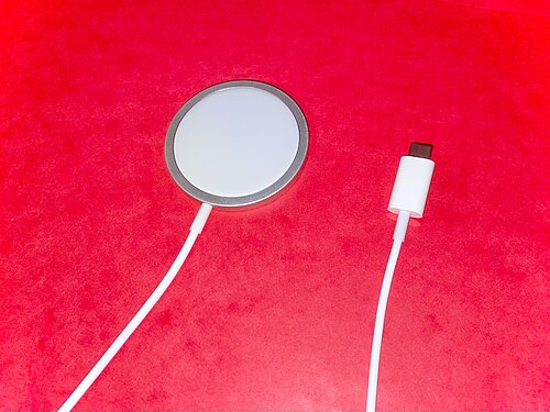 apple-s-magsafe-revolutionizing-charging-and-accessories-for-iphone