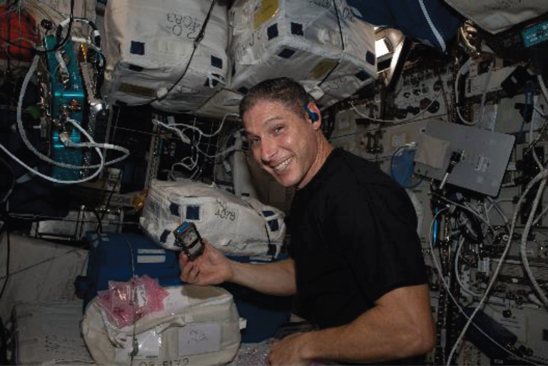 microbes-on-iss-successfully-extract-valuable-metals-from-meteorites