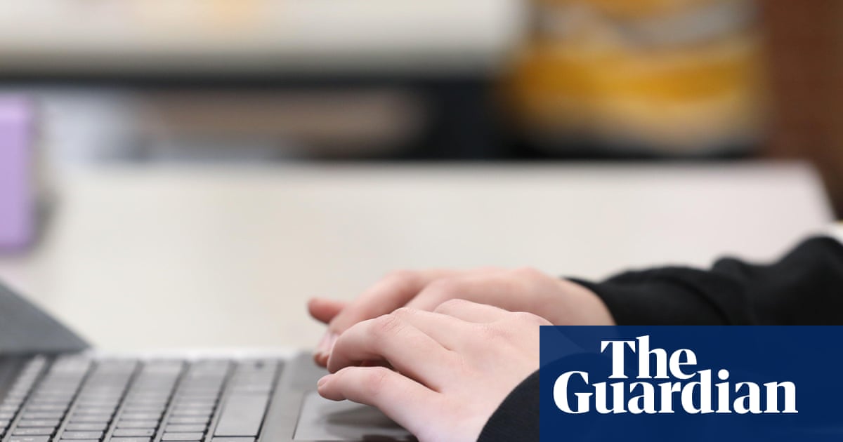 naplan-testing-resumes-after-widespread-technical-glitch-disrupts-1-4-million-students