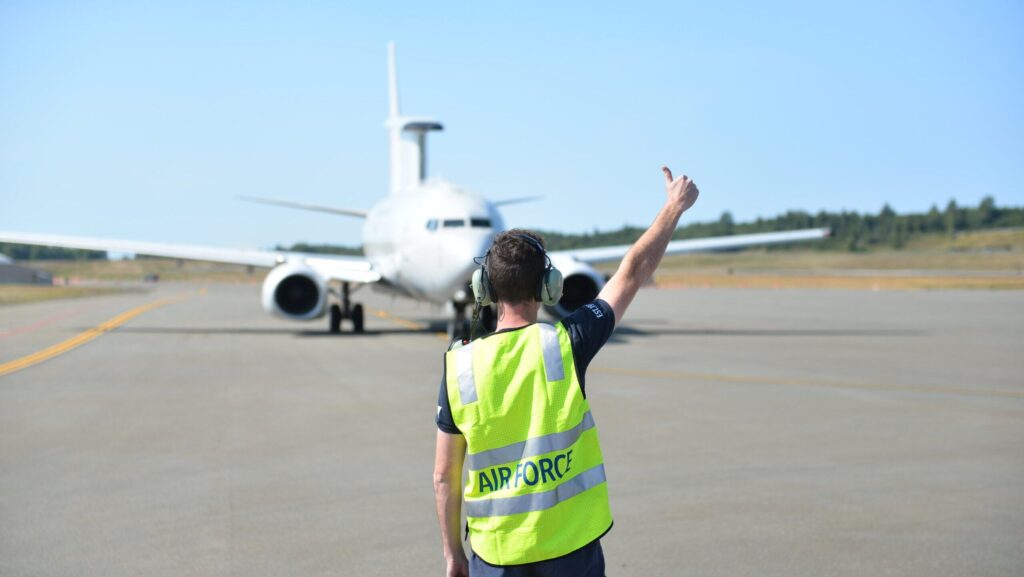 us-air-force-awards-boeing-2-4-billion-for-e-7-wedgetail-amid-congressional-pressure