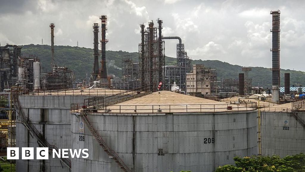 us-temporarily-eases-sanctions-on-russian-oil-for-india-amid-middle-east-tensions